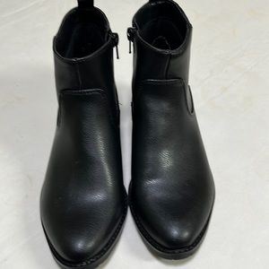 STYLE & CO.
MEMPHYSS WOMENS FAUX LEATHER SIDE ZIP ANKLE BOOTS Size 5.5